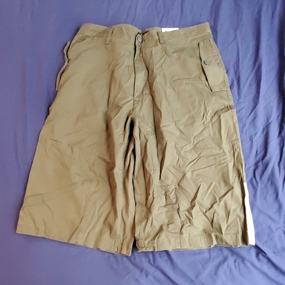 Shorts - Picture 2 of 4